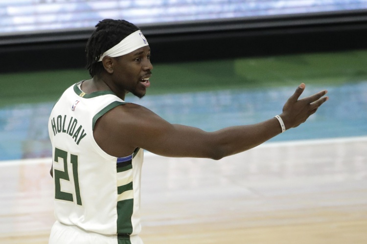 Holiday季後賽多次砍下至少25分10助，公鹿隊史首人！-黑特籃球-NBA新聞影音圖片分享社區