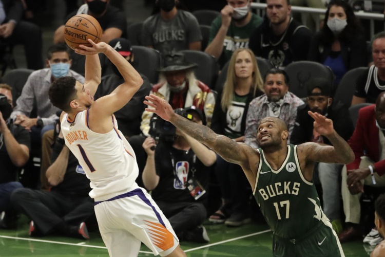 Leandro Barbosa：在太陽時就經常看Tucker和Booker互相競爭互噴垃圾話