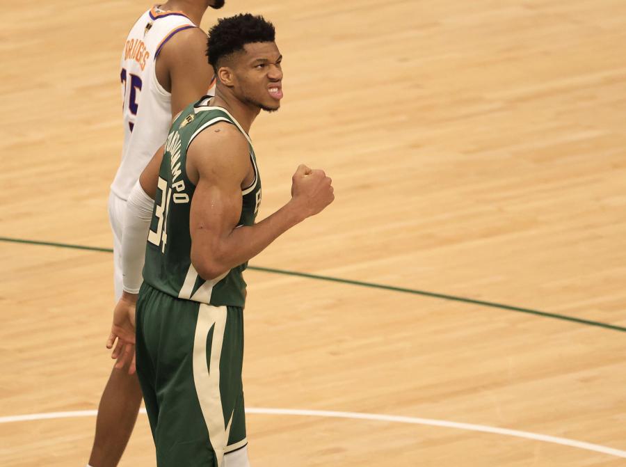 Giannis Antetokounmpo and Bucks blowout Suns in Game 3 of NBA Finals - The  Boston Globe