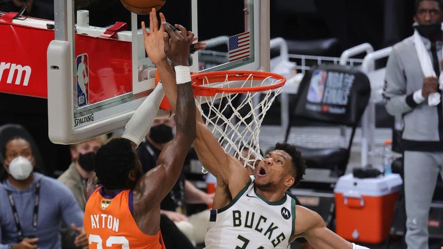 Twitter reacts to Giannis Antetokounmpo&#39;s block of Deandre Ayton in Game 4 of Bucks-Suns NBA Finals | Sporting News