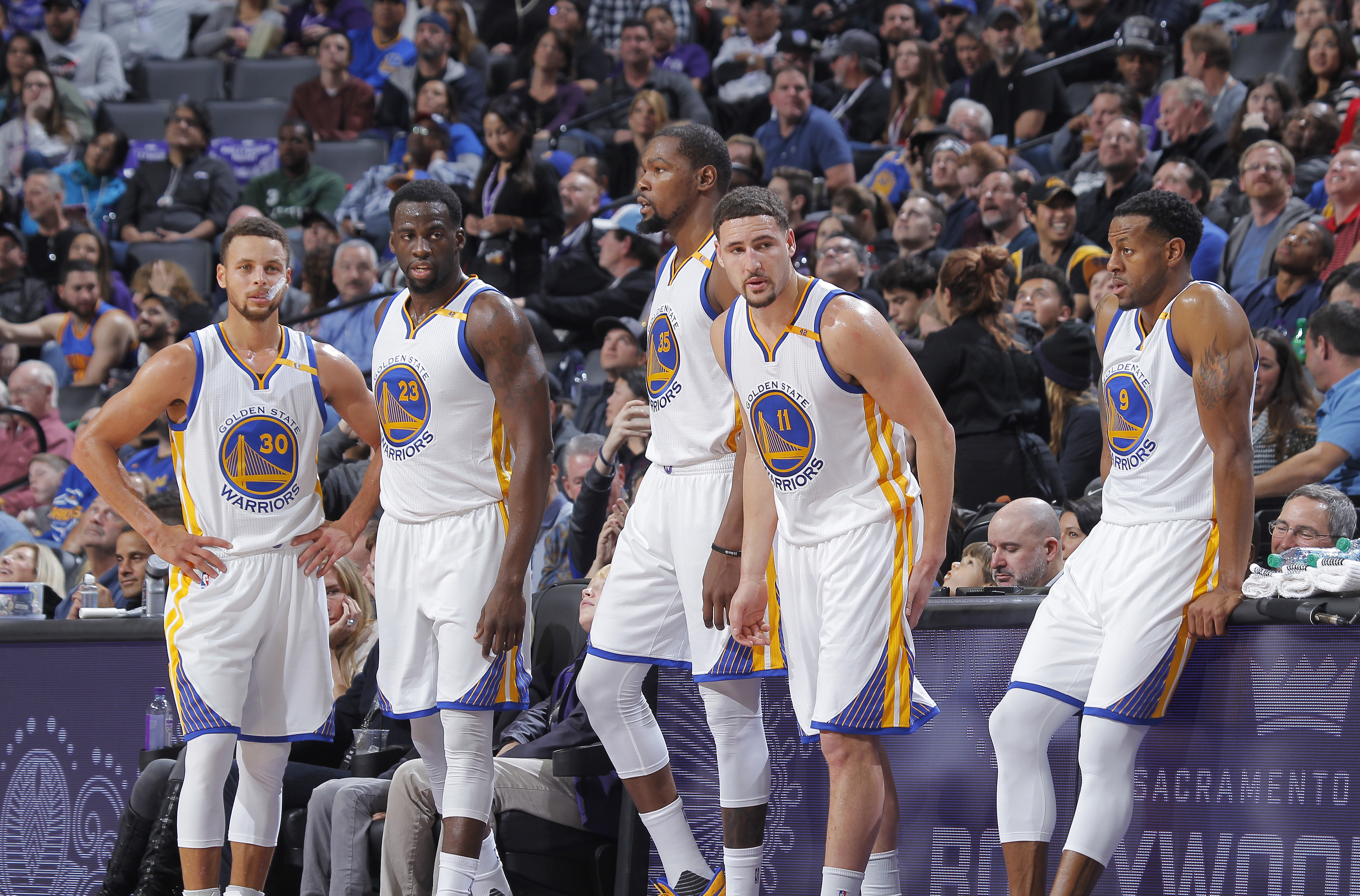 SACRAMENTO, CA - JANUARY 8: Stephen Curry #30, Draymond Green #23, Kevin Durant #35, Klay Thompson #11 and Andre Iguodala #9 of the Golden State Warriors face off against the Sacramento Kings on January 8, 2017 at Golden 1 Center in Sacramento, California. NOTE TO USER: User expressly acknowledges and agrees that, by downloading and or using this photograph, User is consenting to the terms and conditions of the Getty Images Agreement. Mandatory Copyright Notice: Copyright 2017 NBAE (Photo by Rocky Widner/NBAE via Getty Images)