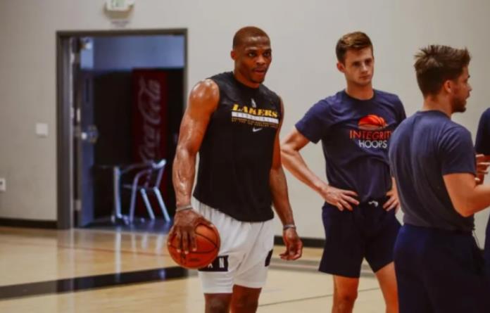NBA高管球探評最佳最爛運作!威少兩度上榜,韋德發聲:別輕視他-黑特籃球-NBA新聞影音圖片分享社區