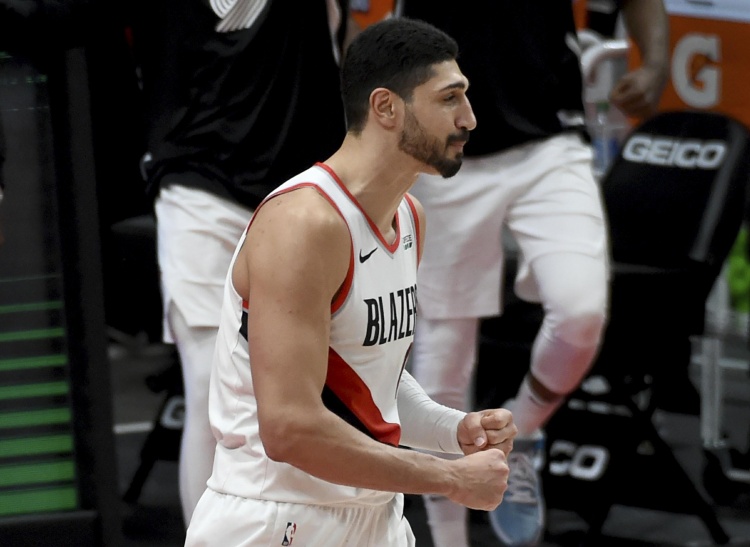 拓荒者官推：當你需要一個能抓下30個籃板的傢伙時，請聯繫Enes Kanter