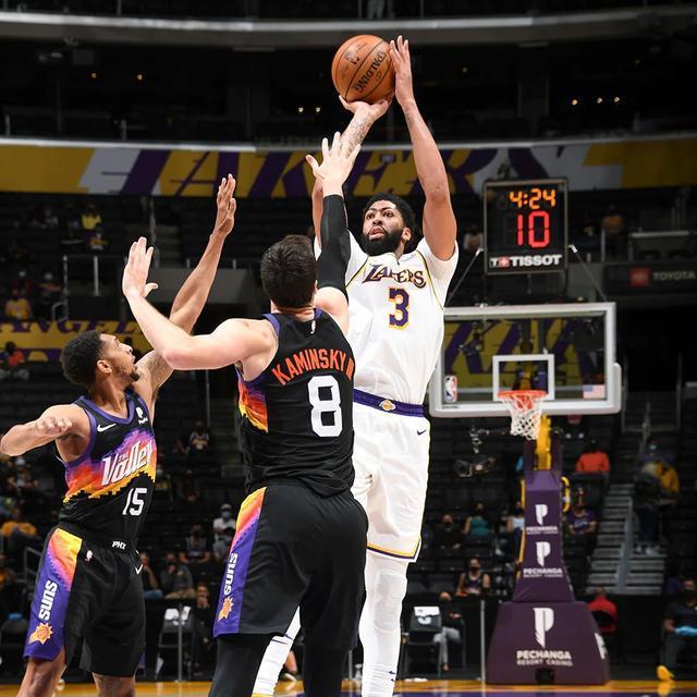 一眉哥究竟差在哪?老詹前隊友:他有現役前五的天賦,但卻不是前五的超巨!-黑特籃球-NBA新聞影音圖片分享社區