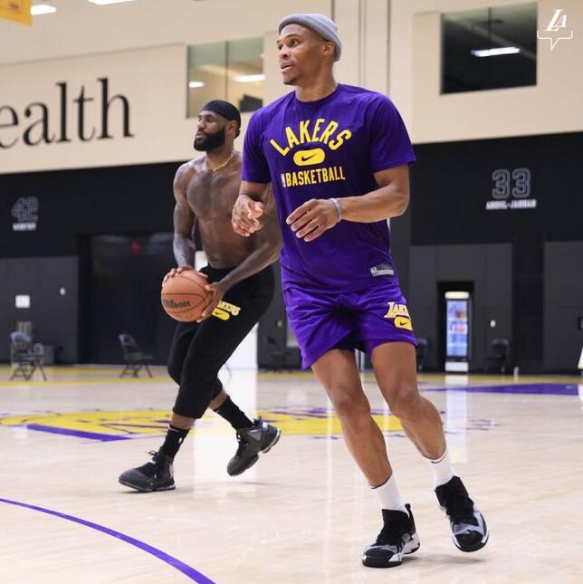 詹姆斯：我認真地問，為什麼這麼多球員訓練在比賽中不用的技術？-黑特籃球-NBA新聞影音圖片分享社區