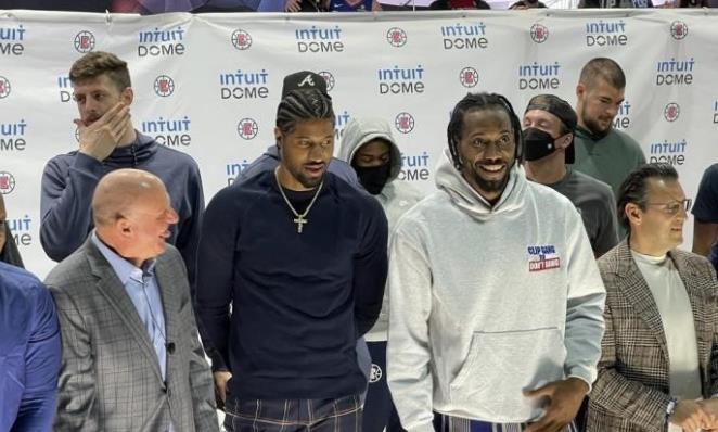 【影片】快艇新球館正式奠基!Leonard和喬治面無表情一幕遭調侃,詹姆斯回應笑哭!-黑特籃球-NBA新聞影音圖片分享社區