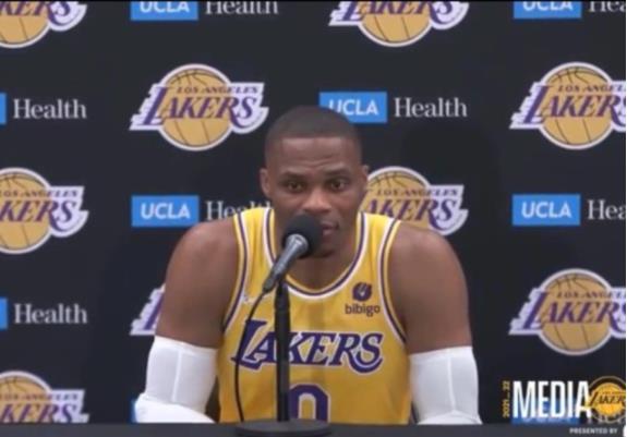 威少:在湖人球館只要一抬頭就能看到Kobe的8號和24號球衣,接下來我會為他而戰!-黑特籃球-NBA新聞影音圖片分享社區