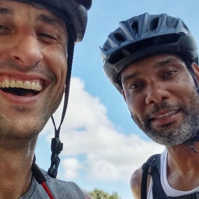 Ginobili重返馬刺主場!44歲的鬼切搞笑調侃:我覺得自己來過這里!-黑特籃球-NBA新聞影音圖片分享社區