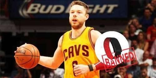 曾被NBA禁止穿戴的裝備!戰神兩次被針對,喬丹的AJ被禁卻火了!-黑特籃球-NBA新聞影音圖片分享社區
