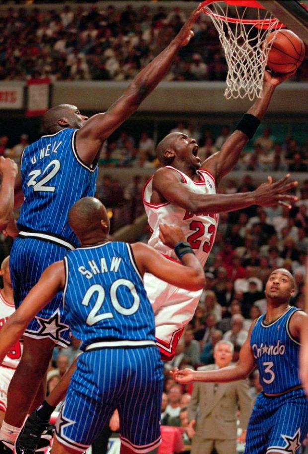 “shaquille o'neal vs michael jordan”的图片搜索结果