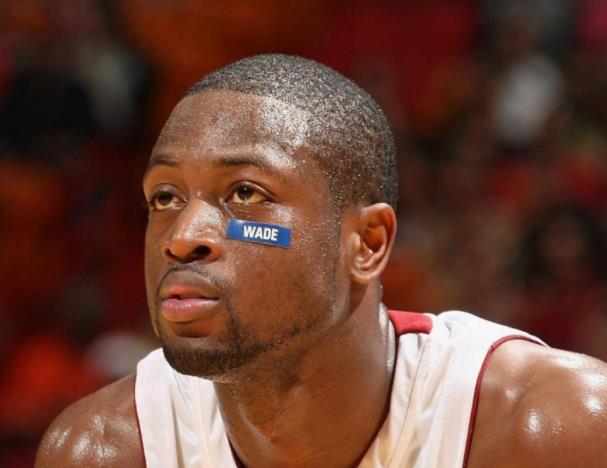 曾被NBA禁止穿戴的裝備!戰神兩次被針對,喬丹的AJ被禁卻火了!-黑特籃球-NBA新聞影音圖片分享社區