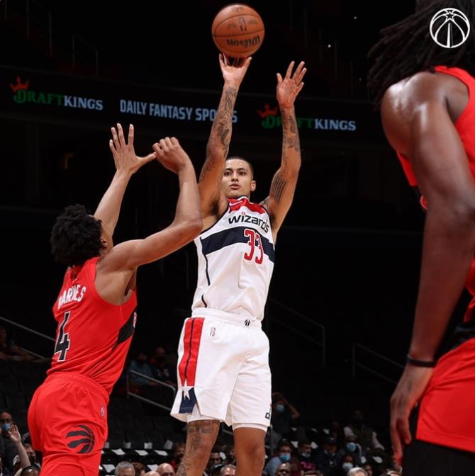 沉寂兩場後終於反彈！庫茲馬爆發三分8中6轟24+7+2，上一場剛被主帥罵！（影）-黑特籃球-NBA新聞影音圖片分享社區