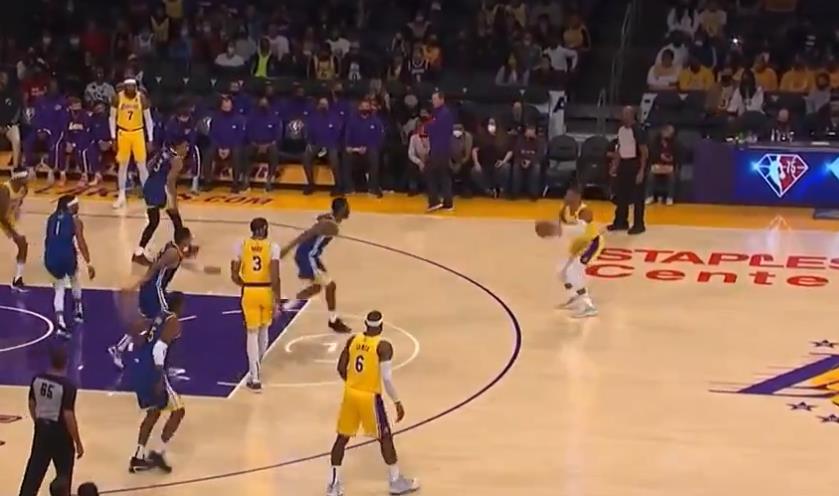 【影片】威少也來挑戰新規則!空位不出手,跨前一步想造犯規裁判直接無視!-黑特籃球-NBA新聞影音圖片分享社區