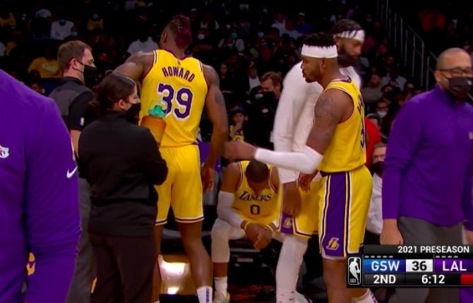 3戰20次失誤！湖人5連敗威少低頭沮喪一幕曝光：球隊的磨合期真難！-黑特籃球-NBA新聞影音圖片分享社區