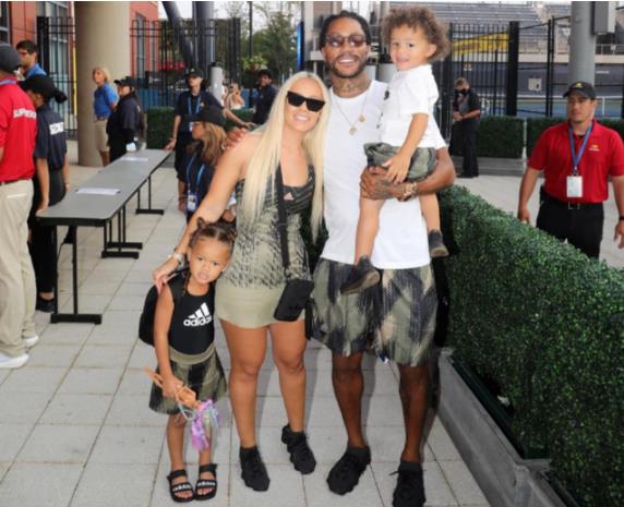 【影片】大喜日子！Rose在麥迪遜花園求婚，1家4口太幸福，球迷祝賀：這朵玫瑰太浪漫！-黑特籃球-NBA新聞影音圖片分享社區