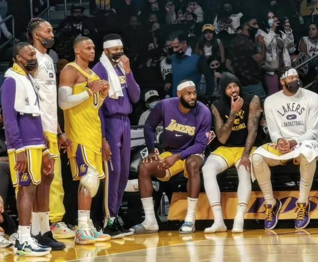 NBA官方首期球隊實力榜!公鹿力壓群雄排第一,湖人第五勇士僅第十!-黑特籃球-NBA新聞影音圖片分享社區
