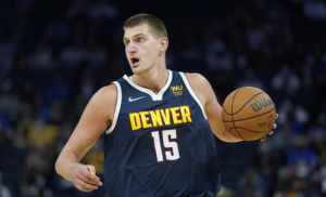 隊記：Nikola Jokic在對撞膝蓋後感到疼痛，但沒有結構性損傷-黑特籃球-NBA新聞影音圖片分享社區