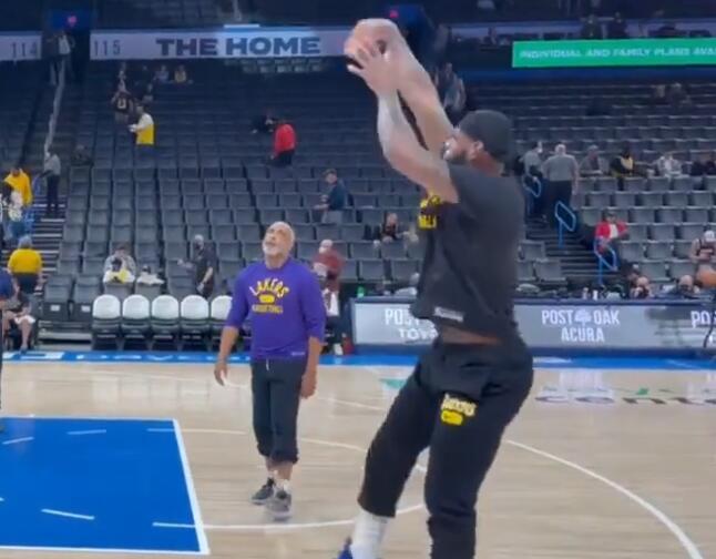 【影片】詹皇賽前熱身畫面曝光！腳步靈活傷愈喜人，醫學專家：他很快就能復出！-黑特籃球-NBA新聞影音圖片分享社區