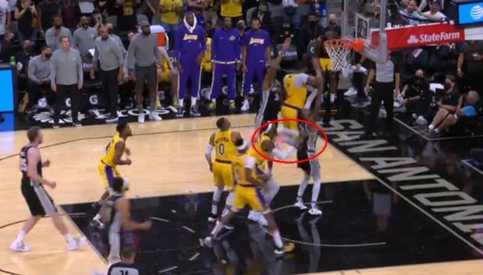 湖人馬刺裁判報告出爐！兩次漏判湖人獲利：Monk延誤比賽+甜瓜犯規！-黑特籃球-NBA新聞影音圖片分享社區