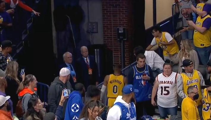 【影片】輸球又輸人？最後時刻失去比賽懸念，雷霆小將灌籃，威少徹底心態爆炸，滿2T遭驅逐！-黑特籃球-NBA新聞影音圖片分享社區