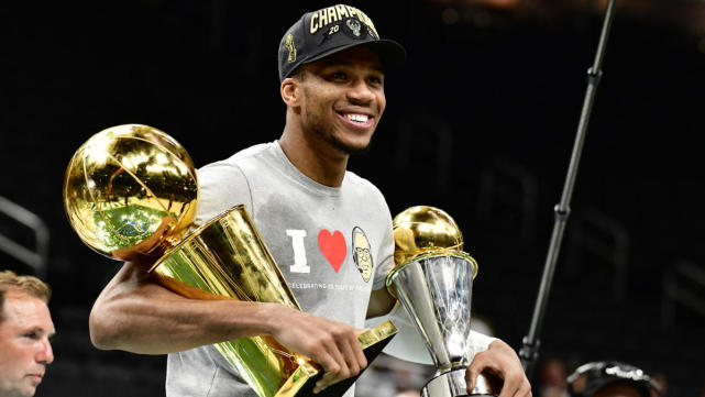 公鹿計劃11月9日訪問白宮!此前4屆冠軍均未前往,去年湖人被迫取消!-黑特籃球-NBA新聞影音圖片分享社區