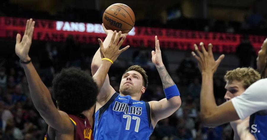 奇葩,東契奇三分11中7,罰球卻4中0,球迷調侃:站到三分線外罰!-黑特籃球-NBA新聞影音圖片分享社區