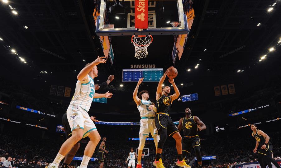 Poole瘋砍31分,柯瑞15+8+9 ,Bridges空砍32+9,勇士主場擊退黃蜂!(影)-黑特籃球-NBA新聞影音圖片分享社區