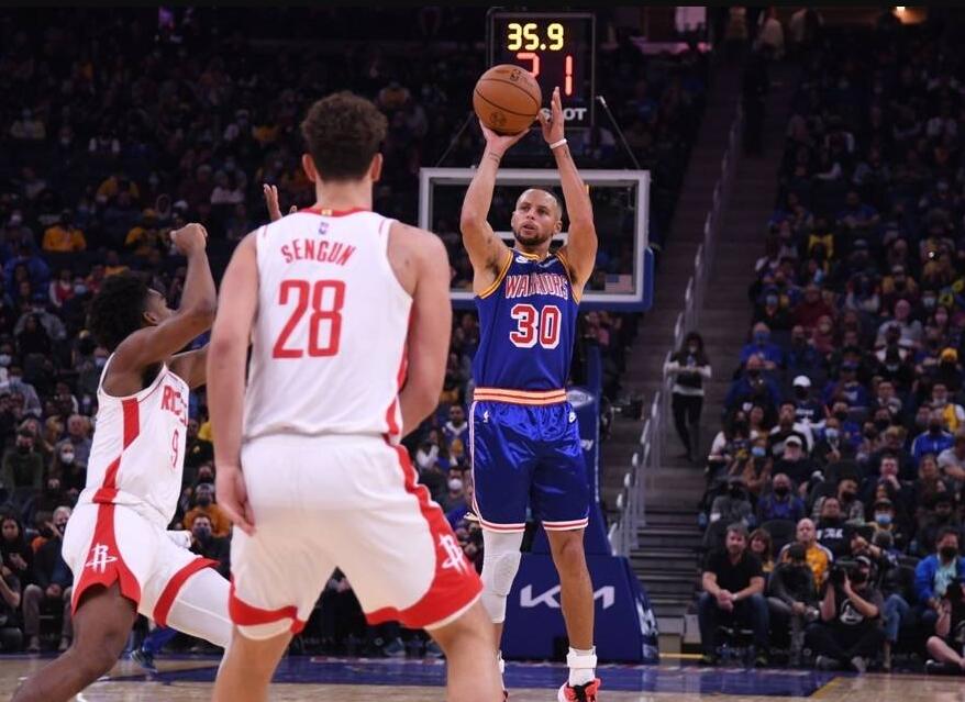 歡樂划水贏比賽!柯瑞20分又是熟悉的三節打卡,他已經連續三場得分少於Poole!(影)-黑特籃球-NBA新聞影音圖片分享社區