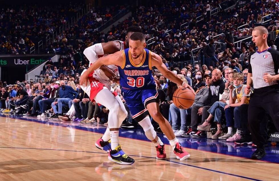 歡樂划水贏比賽!柯瑞20分又是熟悉的三節打卡,他已經連續三場得分少於Poole!(影)-黑特籃球-NBA新聞影音圖片分享社區