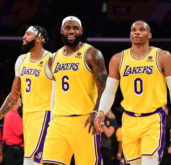 詹姆斯的時代結束了!名嘴言論引爭議:他已經贏得他最後一個總冠軍!-黑特籃球-NBA新聞影音圖片分享社區