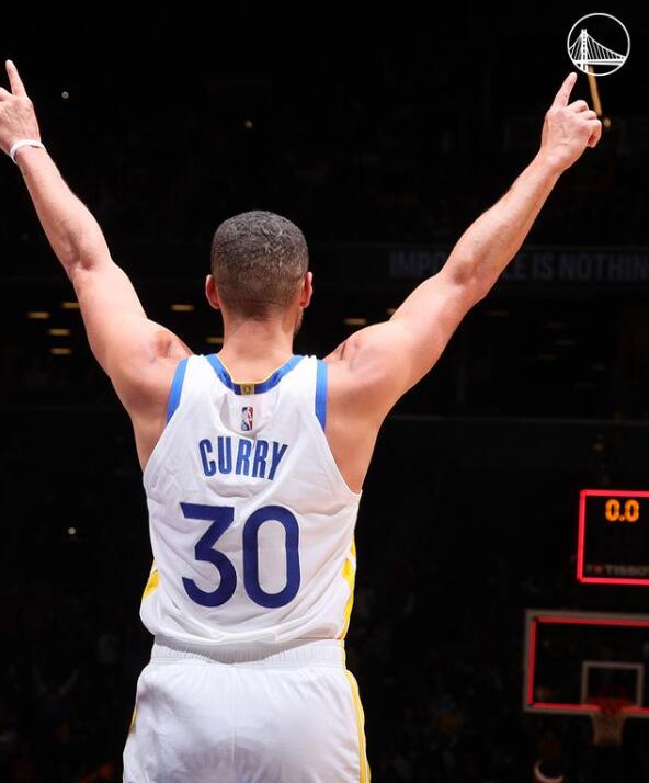 狂飆37+9顆三分!柯瑞打爆籃網開心慶祝,反看杜蘭特哈登提前投降一臉沮喪!(影)-黑特籃球-NBA新聞影音圖片分享社區