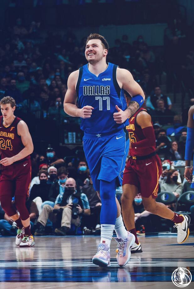 奇葩,東契奇三分11中7,罰球卻4中0,球迷調侃:站到三分線外罰!-黑特籃球-NBA新聞影音圖片分享社區