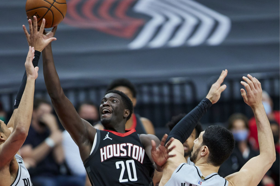 再見了,NBA!5場82分,年薪僅36萬,火箭這都不留他?讓人搞不懂啊!-黑特籃球-NBA新聞影音圖片分享社區