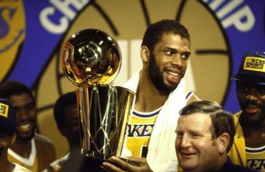 生涯第19年,鄧肯場均8分,Kobe 22分,老詹讓人習以為常!-黑特籃球-NBA新聞影音圖片分享社區