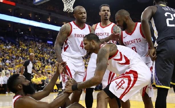懷念火箭的美好時光!保羅賽後深情擁抱Gerald Green,動容一幕引起球迷感慨!-黑特籃球-NBA新聞影音圖片分享社區