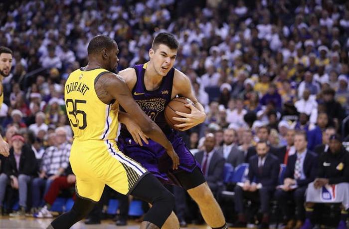 快艇中鋒遭入室搶劫!目睹兩名小偷逃跑,珠寶名錶被盜走並已報警!-黑特籃球-NBA新聞影音圖片分享社區