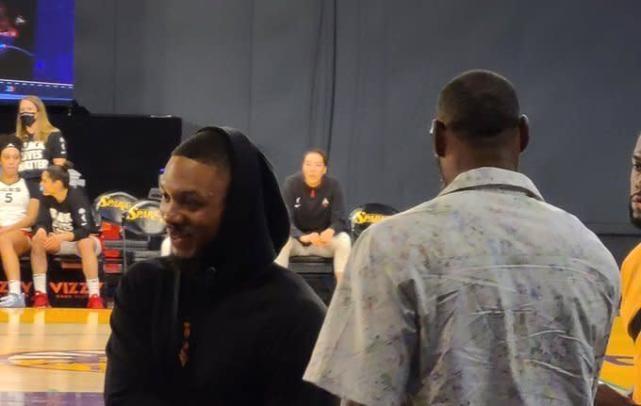 對不起！Lillard證實今夏被詹眉招募：我挺適合湖人，但我排斥抱團！-黑特籃球-NBA新聞影音圖片分享社區