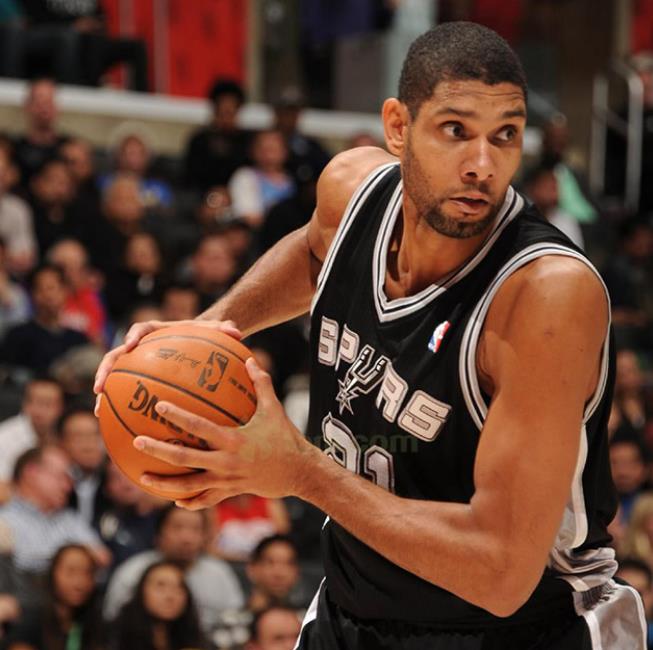 鐵人老詹征戰了19年NBA,出戰1330場,他有機會超越鄧肯嗎?-黑特籃球-NBA新聞影音圖片分享社區