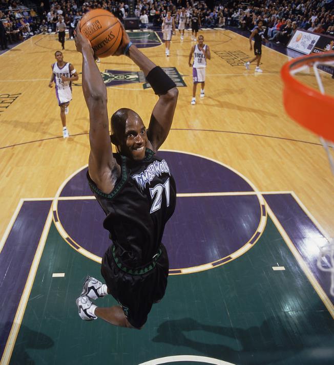 鐵人老詹征戰了19年NBA,出戰1330場,他有機會超越鄧肯嗎?-黑特籃球-NBA新聞影音圖片分享社區