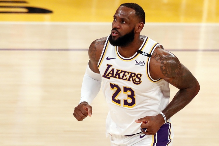 鐵人老詹征戰了19年NBA,出戰1330場,他有機會超越鄧肯嗎?-黑特籃球-NBA新聞影音圖片分享社區
