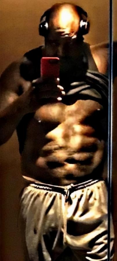 300斤奧尼爾只有肥肉？看看他的肌肉照，八塊腹肌如巧克力