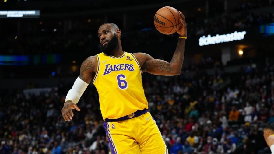 LeBron James got clamped by an autogenerated player?!&quot;: NBA Twitter erupts  as Davon Reed forces The King to slip and give up the ball - The SportsRush