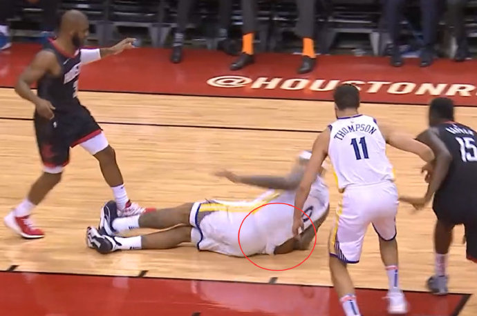 【影片】這衝擊力太大了!保羅抄截表弟,後者身體失衡倒地一瞬間差點壓爆籃球!-黑特籃球-NBA新聞影音圖片分享社區