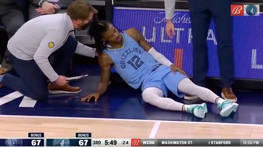 【影片】太拼了透支身體!莫蘭特在無對抗下拉傷腿部離場,末節一瘸一拐仍堅持返回比賽!-黑特籃球-NBA新聞影音圖片分享社區