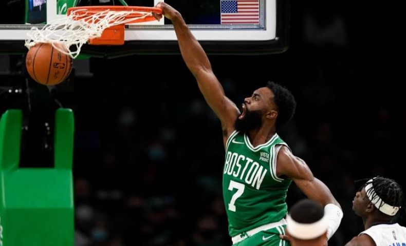 得分全場最高!Jaylen Brown 22中10,得到26分5板3助3抄截,綠軍輕取魔術-黑特籃球-NBA新聞影音圖片分享社區
