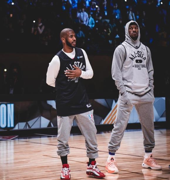 保羅手纏繃帶亮相明星賽!傷勢揪心鬥志仍不減:我一定要在明星賽擊敗布克!-黑特籃球-NBA新聞影音圖片分享社區