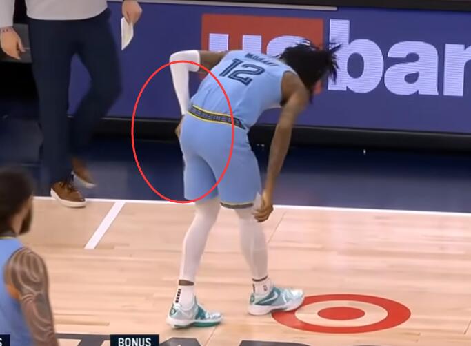 【影片】太拼了透支身體!莫蘭特在無對抗下拉傷腿部離場,末節一瘸一拐仍堅持返回比賽!-黑特籃球-NBA新聞影音圖片分享社區