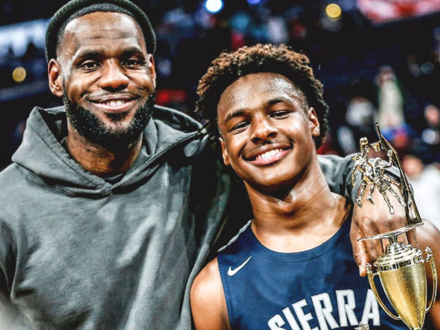想要我就選Bronny!詹姆斯親自透露重返騎士大門未關閉:Bronny去哪里打球我就去哪里!-黑特籃球-NBA新聞影音圖片分享社區