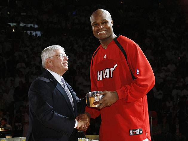 Antoine-Walker-receives-his-2006-NBA-championship-ring-from-commissioner-David-Stern.-Getty-Images