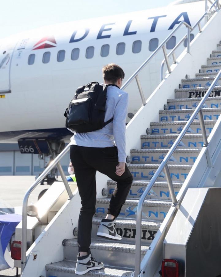 開啟兩連客之旅!湖人官推曬全隊登機照:起飛!-黑特籃球-NBA新聞影音圖片分享社區